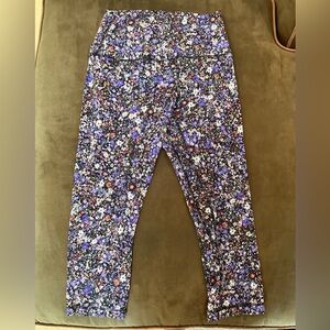 EUC lululemon align high rise 21” crop legging size 8